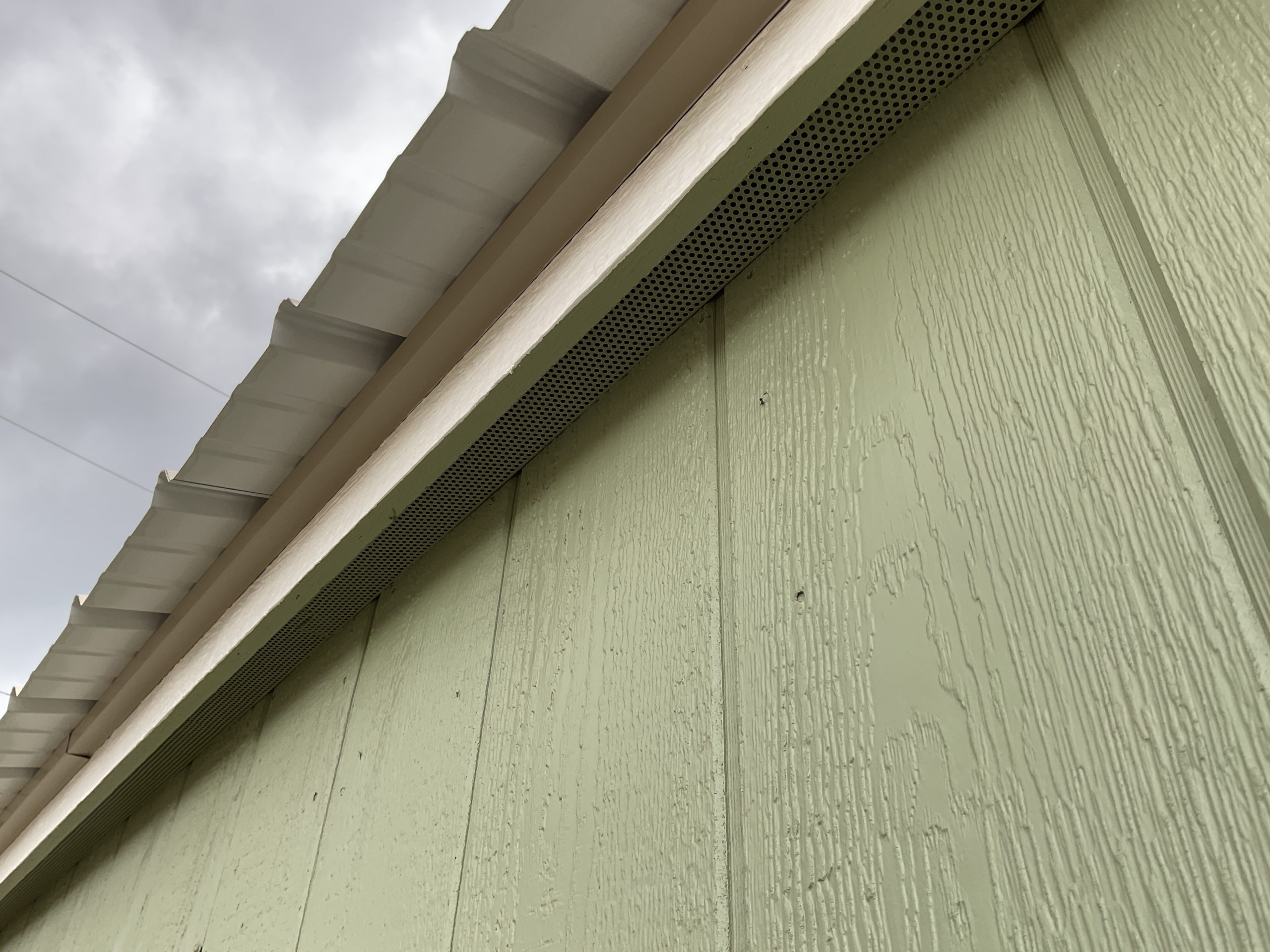 Full-Length Soffit Vent on Portable Building Exterior