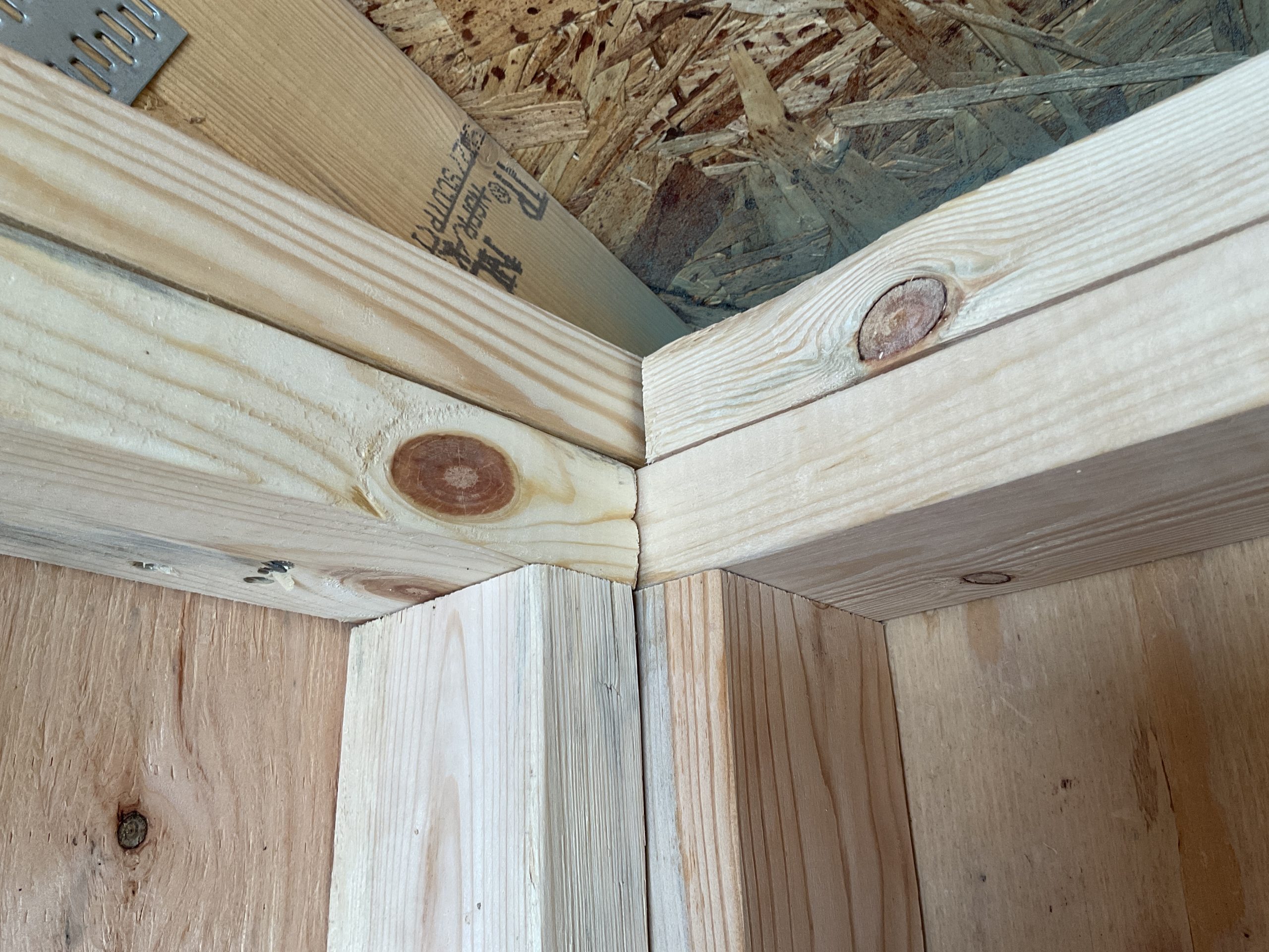 Interlocking Double Top Plate Corner Construction Inside Portable Building