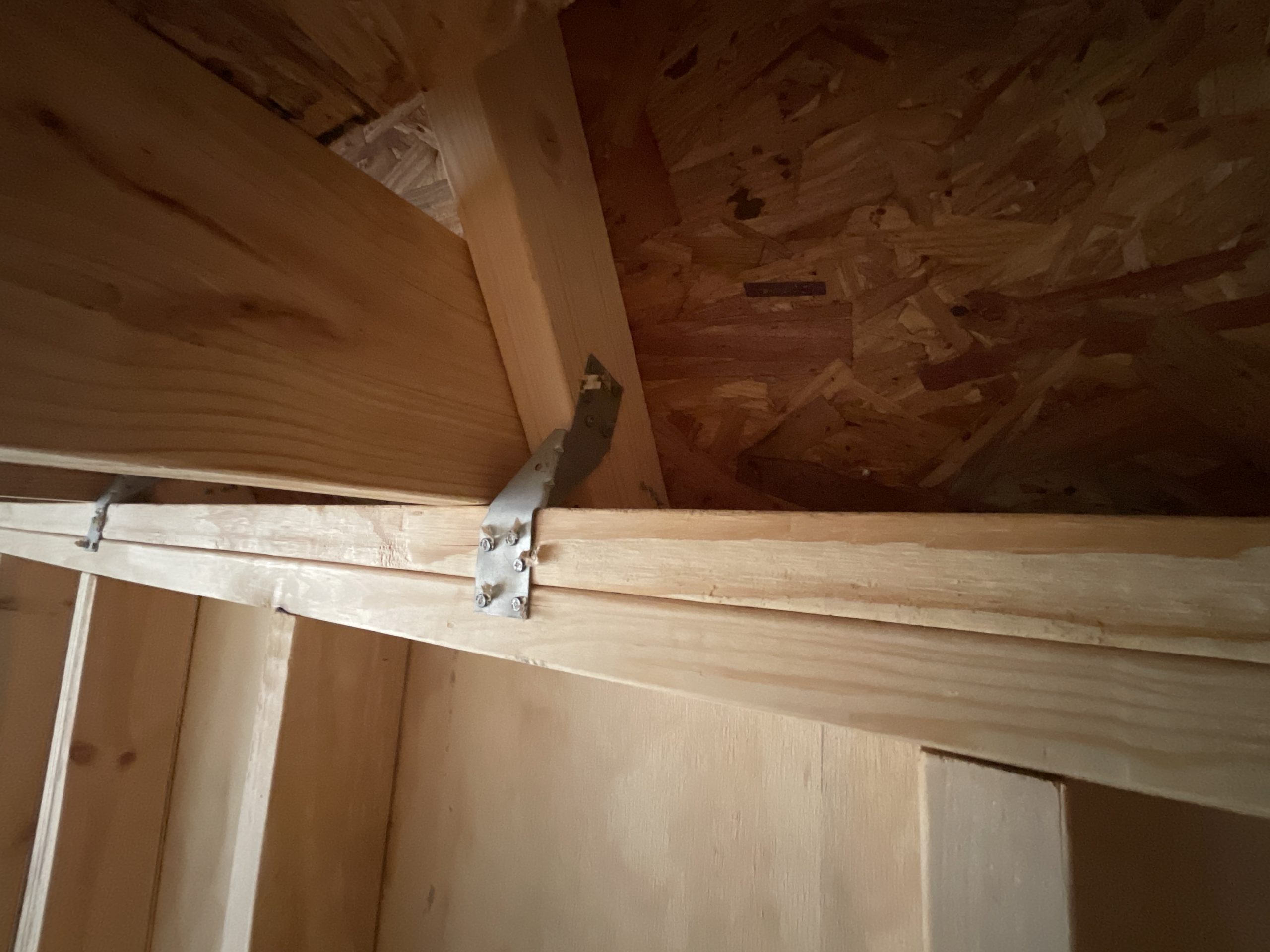 Hurricane clips and double top plates inside a 12x16 lofted barn portable building